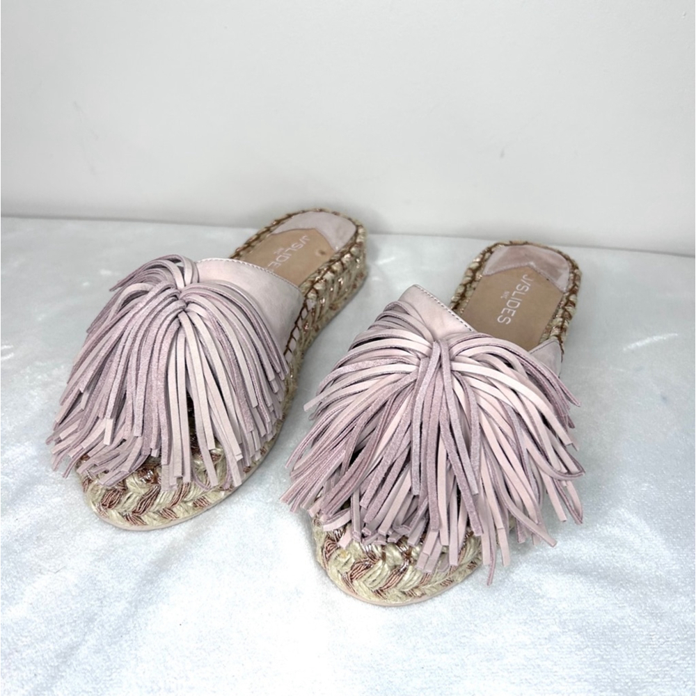 BNWOT J/slides NYC in dusty rose suede with oversized tassel details. Size 7.